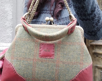 Tartan Tweed Tasche aus englischer Vintage Wolle mit Lederecken und einem unteren und oberen Griff aus Samt, mit Ketten-Crossbody