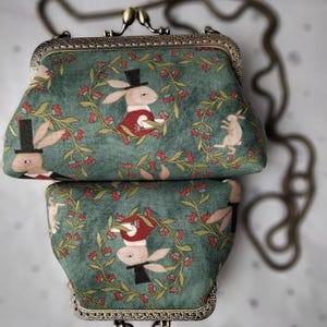 Carteras pequeñas con conejos blancos, Cartera grande con cadena, Monedero vintage con cierre de beso, Cartera retro con cierre de beso