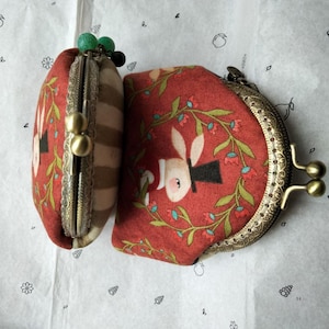 Rabbit Family Coin Purse: Vintage Style Kiss Lock Wallet