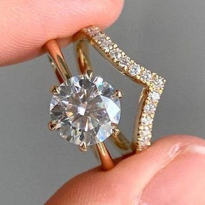 Moissanite Diamond Ring Set 2 Carat Round Solitaire Engagement Ring with V Shape Band Bridal Wedding Set Gift for Her