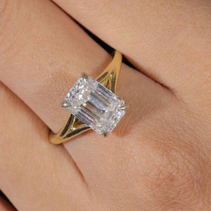 Smaragd Cut Solitaire Moissanit Ring 2,5 CT Einzigartige Split Schaft Verlobungsring Ehering Gold Smaragd Solitaire Schmuck