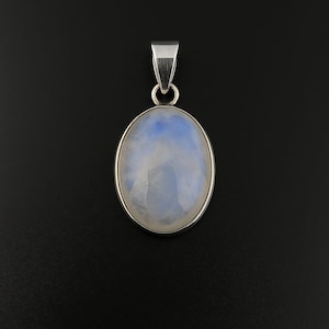 Regnbågsmånestenshänge: Ovalt kristallhalsband i sterlingsilver, junis födelsesten