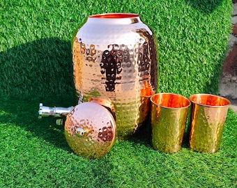 Dispensador de agua de cobre martillado con vasos / Jarra de agua de cobre ayurvédica hecha a mano / Juego de vasos de cobre puro / Decoración de cocina y hogar