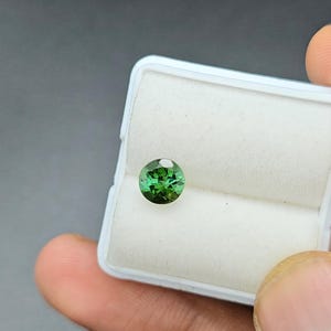 Turmalina verde natural, piedra preciosa suelta facetada de 5,8 mm, forma redonda, peso: 0,83 cts, n.° 44