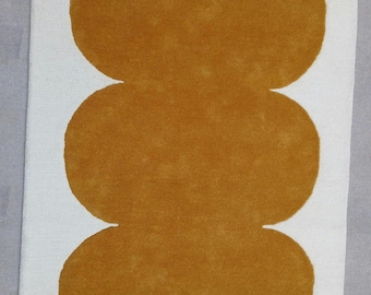 Modern Mustard Hand-Tufted Wool Rug – Abstract Cloud Shape Carpet on White Base