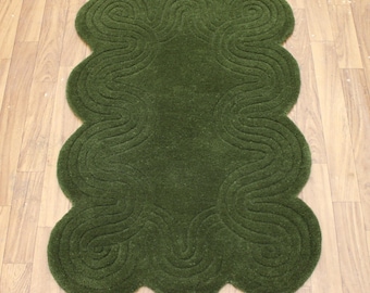 Hand-Tufted Wool Rug - Nature-Inspired Organic Design - Deep Green Artistic Area Rug  With Scalloped Edges