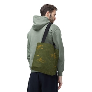 Bolsa de mano topográfica verde oliva, bolsa de compras ecológica, regalo para amantes de la naturaleza, perfecta para senderismo o viajes, elegante y funcional.