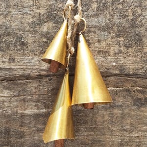 CAMPANE IN OTTONE FATTE A MANO (Set di 3) - Campane triangolari per campanelli eolici