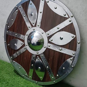 Viking Shield: 24&#39;&#39; Medieval Wooden Round Shield - LARP Armor Replica