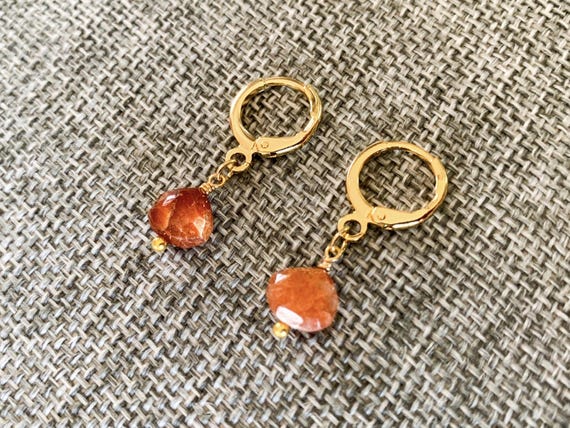 Sunstone Heart Briolette Huggie Hoop Earrings – Gold Leverback Faceted Gemstone Jewelry