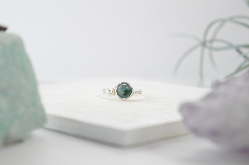 Emerald Wire Ring, Peridot Stone, August Birthstone, August Birthday, Boho Ring, Minimal Ring, Wire Wrapped Jewlery, August Birthday Gift image 6