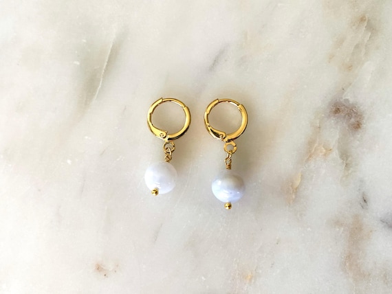 Blue Lace Agate Huggie Hoop Earrings – Natural Gemstone Bead Dangles – Gold or Silver Round Leverback Earrings