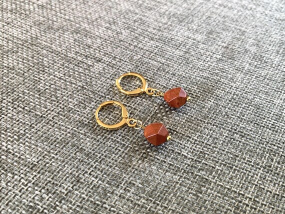 Red Jasper Heart Charm Huggie Hoop Earrings – Gold Leverback Gemstone Dangle Jewelry