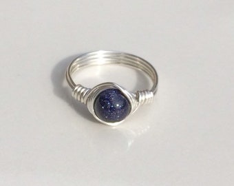 Anello in pietra d'oro blu, anello di cristallo scintillante blu, anello di pietre preziose, anello in argento sterling, anello della galassia blu, anello naturale, anello organico