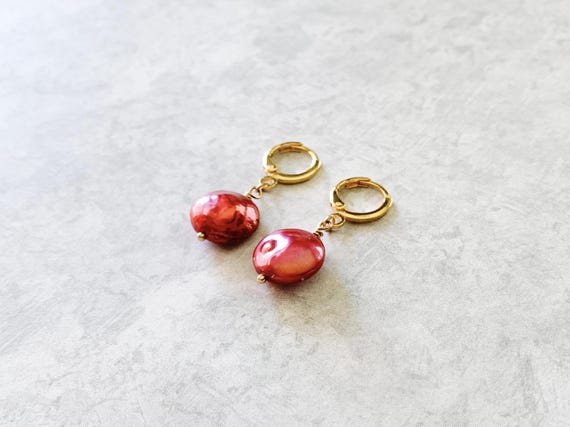 Red Coin Pearl Huggie Hoop Earrings – Gold Leverback Freshwater Pearl Jewelry