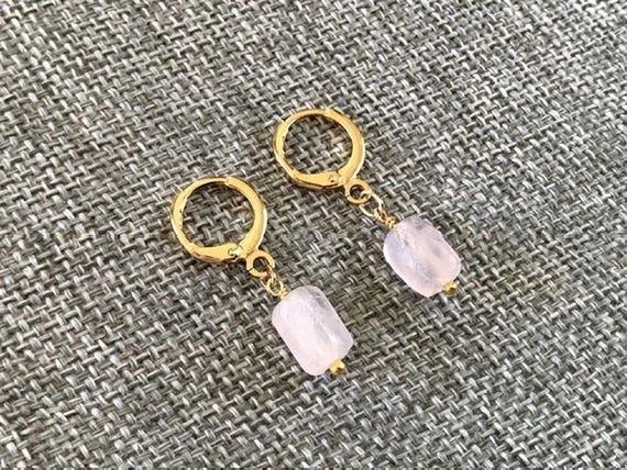 Raw Rose Quartz Huggie Hoop Earrings – Gold Leverback Gemstone Dangle Jewelry