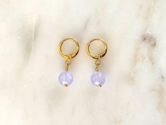 Lavender Jade Huggie Hoop Earrings – Gold Plated Leverback Earrings – Natural Purple Gemstone Dangles – Minimalist Everyday Jewelry Gift