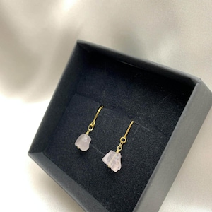 Orecchini a filo in quarzo rosa grezzo – Orecchini a filo con pietra portafortuna di ottobre in oro 14k o argento sterling