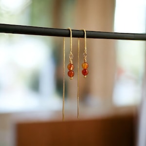 Pendientes de ágata cornalina con enhebrado: piedras preciosas apilables en oro laminado o plata de ley.