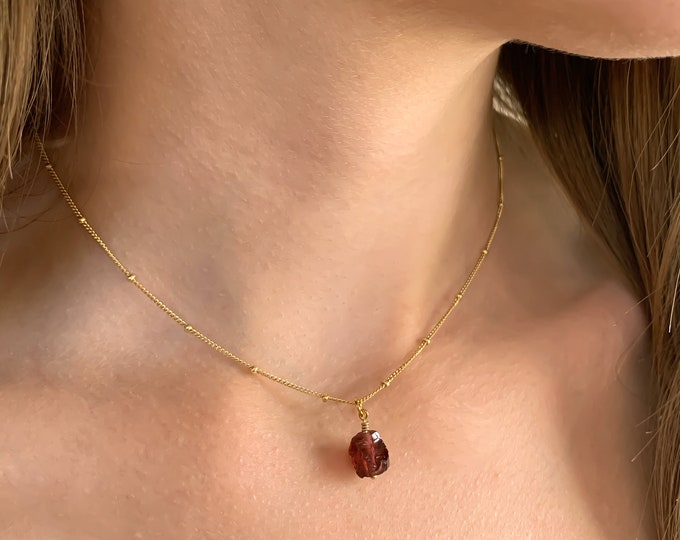 RAW GARNET Crystal Choker Necklace, Raw Crystal Birthstone Gemstone Pendant Necklace in 14k Gold Filled or Sterling Silver