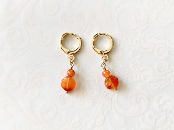 Carnelian Graduated Stack Huggie Hoop Earrings – Gold Leverback Agate Gemstone Jewelry