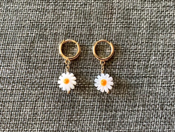 Daisy Gemstone Huggie Hoop Earrings – 10mm Natural Mother of Pearl Charms – Gold Plated Hoop Jewelry Gift