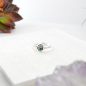 Emerald Wire Ring, Peridot Stone, August Birthstone, August Birthday, Boho Ring, Minimal Ring, Wire Wrapped Jewlery, August Birthday Gift image 8