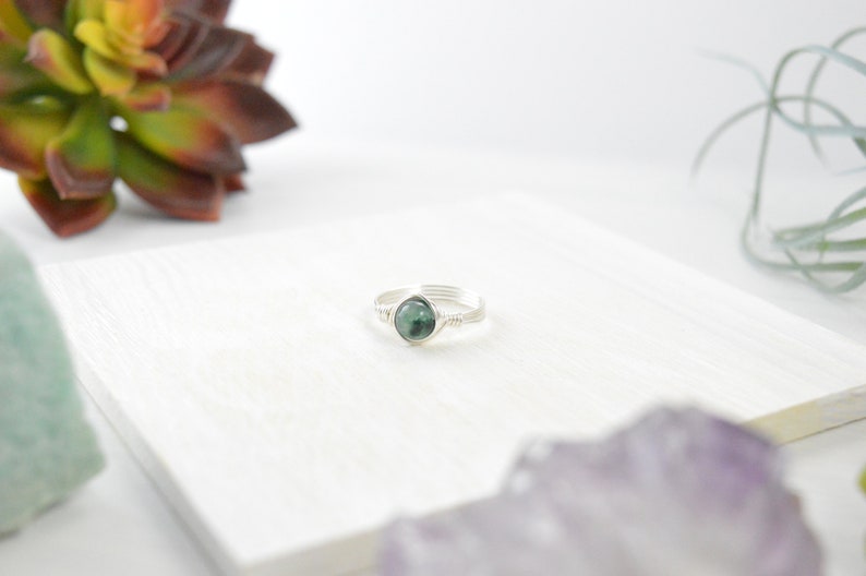 Emerald Wire Ring, Peridot Stone, August Birthstone, August Birthday, Boho Ring, Minimal Ring, Wire Wrapped Jewlery, August Birthday Gift image 8