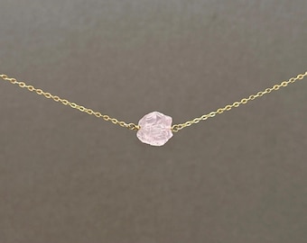 Collier en quartz rose brut - Pendentif en pierres précieuses roses naturelles - Chaîne réglable en plaqué or ou argent