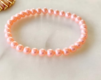 ピンクパールブレスレット、淡水パールストレッチブレスレット、繊細なブラッシュパールジュエリー、ピンクビーズスタッキングブレスレット