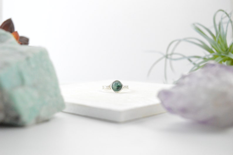 Emerald Wire Ring, Peridot Stone, August Birthstone, August Birthday, Boho Ring, Minimal Ring, Wire Wrapped Jewlery, August Birthday Gift image 7