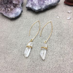 Quartz Crystal Arc Earrings, Raw Quarts Wire Wrapped Hoop Earrings Raw Quartz Point Earrings Rustic Clear Raw Quartz Crystal Point zdjęcie 4