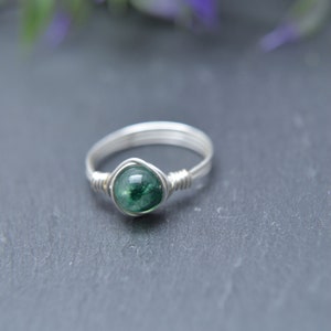 Emerald Wire Ring, Peridot Stone, August Birthstone, August Birthday, Boho Ring, Minimal Ring, Wire Wrapped Jewlery, August Birthday Gift image 3