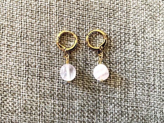 Rose Quartz Freeform Huggie Hoop Earrings – Gold Leverback Gemstone Dangle Jewelry