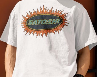 サトシ・ナカモト フレイムTシャツ | ビットコイン ストリートウェア グラフィックシャツ | 大胆なレトロブレンダー Y2K フレイムロゴ | トレーダー向け暗号投資家グッズギフト