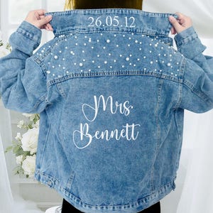Braut Jeansjacke, bestickte Mrs Jeansjacke, personalisierte Brautjacke mit Perlen, benutzerdefinierte Hochzeitsjacke, zukünftige Frau, Geschenk für die Braut