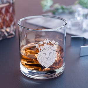 Etched Lion Whiskey Glass Logo Only - Galatasaray 5-Star Inspired - Custom Gift for Fans