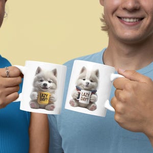 Taza de samoyedo bebé, taza de perro para un día perezoso, lindo perro con café, lindo regalo de animal para ella, tazas divertidas de razas de perros, estado de ánimo de cafeína por la mañana, perro perezoso