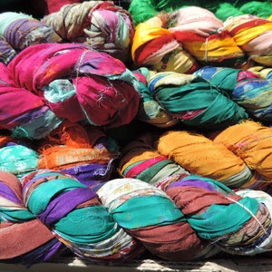Cinta de gasa de seda pura multicolor con patrones de 75 a 80 yardas algunos con joyas es muy suave y suave