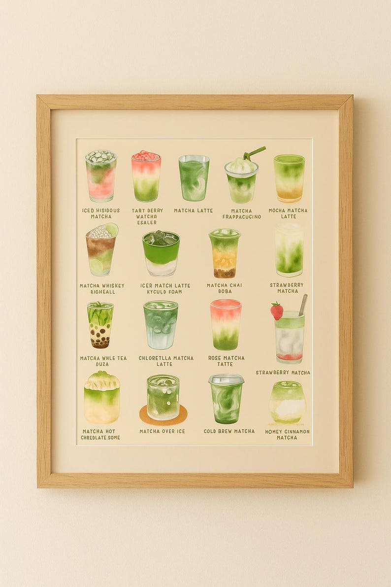 K&ouml;nnte beinhalten: Ein gerahmter Druck, der eine Vielzahl von Matcha-Getr&auml;nken zeigt, jedes in einem klaren Glas. Die Getr&auml;nke weisen Schichten aus Gr&uuml;n, Wei&szlig; und Rot auf, mit Namen wie "Matcha Latte" und "Strawberry Matcha" darunter. Der Rahmen ist hellholzfarben.