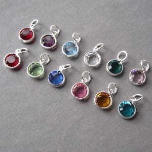 Geburtsstein Charm, 8 mm große Kristall Silber Channel Bezel Armband Charm, personalisierter Schmuck, Ohrring Halskette Charm, Muttertagsgeschenk