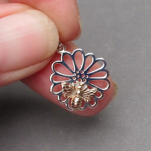 Sterling Silber Daisy Honey Bee Halskette Anhänger, Blumen Halskette Charme, Geschenk für Bienen Liebhaber Gärtner, DIY Schmuck machen Lieferungen