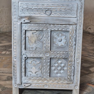 WoodBee Craft Hand-Carved Mango Wood Nightstand with Drawer & Door – Rustic Whitewashed Indian Bedside Table
