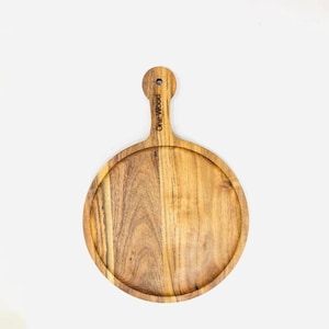 Acacia Wood Pizza Platter with Handle Hole – Round Wooden Serving Board – Rustic Cheese Charcuterie Tray – Kitchen Pizza Plate