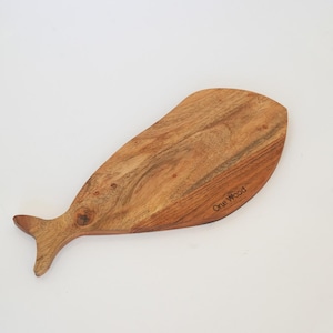 Fish Shaped Wooden Chopping Board 16x8 Inch – Handmade Serving & Cutting Board, Kitchen Decor, Rustic Fish Board Gift