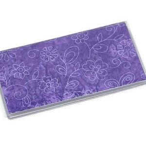 Funda para chequera Mariposas y flores moradas