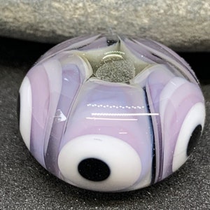 Handgefertigte Lampwork Fokalperle, violett