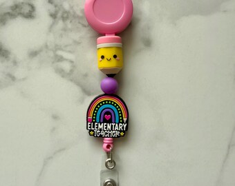 Porta-crachá retrátil para professores, porta-crachá para professores do ensino fundamental, porta-crachá retrátil arco-íris, porta-crachá retrátil para lápis, presente fofo para professores, prendedor de crachá com miçangas