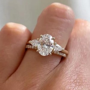 2.50 CT Oval Cut Moissanit Brautring Set Drei Stein Ehering Set 14k Gold Trilogy Style Verlobungsring Mit Passendem Eternity Band