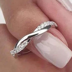 Twisted Ring Diamond Wedding Band Moissanite Twisted Wedding Band Unique 14K Gold Wedding Band Eternity Band Infinity Wedding bands Women